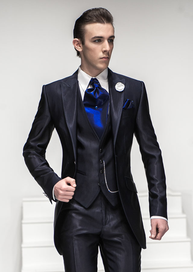 Top 10 White Tuxedo Jackets and Suits for Weddings